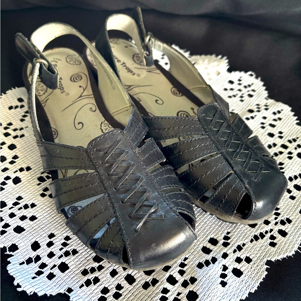 Bare Traps leather sandals